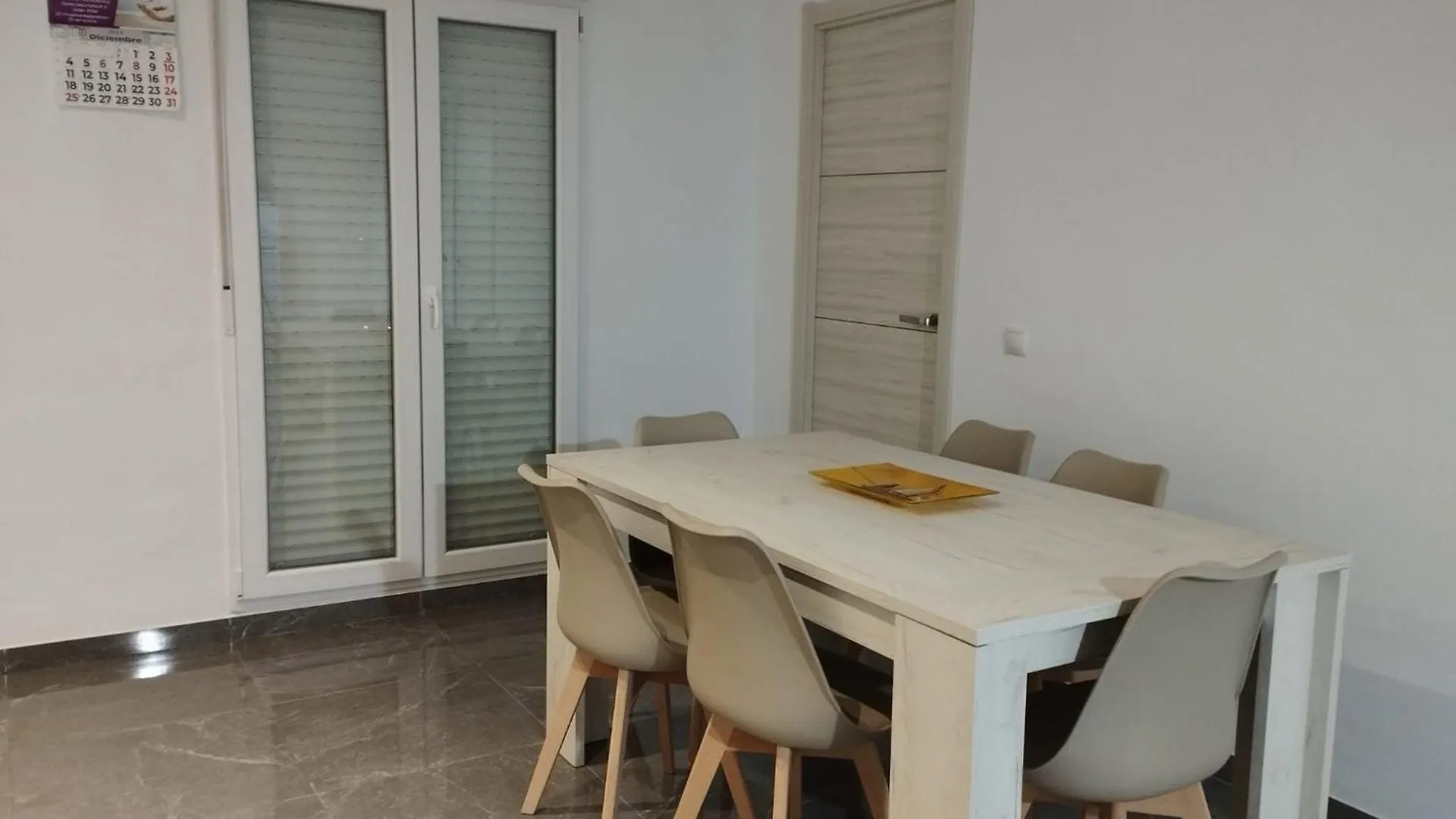 Apartamentos La Avenida 라 푸엘블라 데 카사야 0*,  스페인