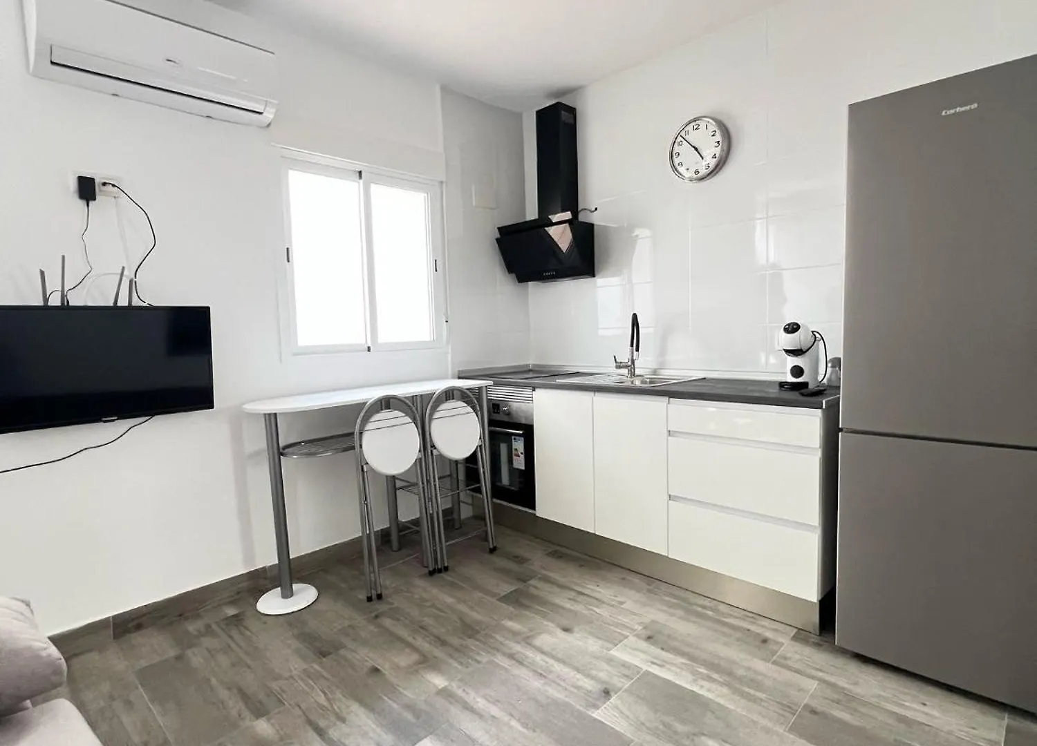 Apartamentos La Avenida 라 푸엘블라 데 카사야 0*,  스페인
